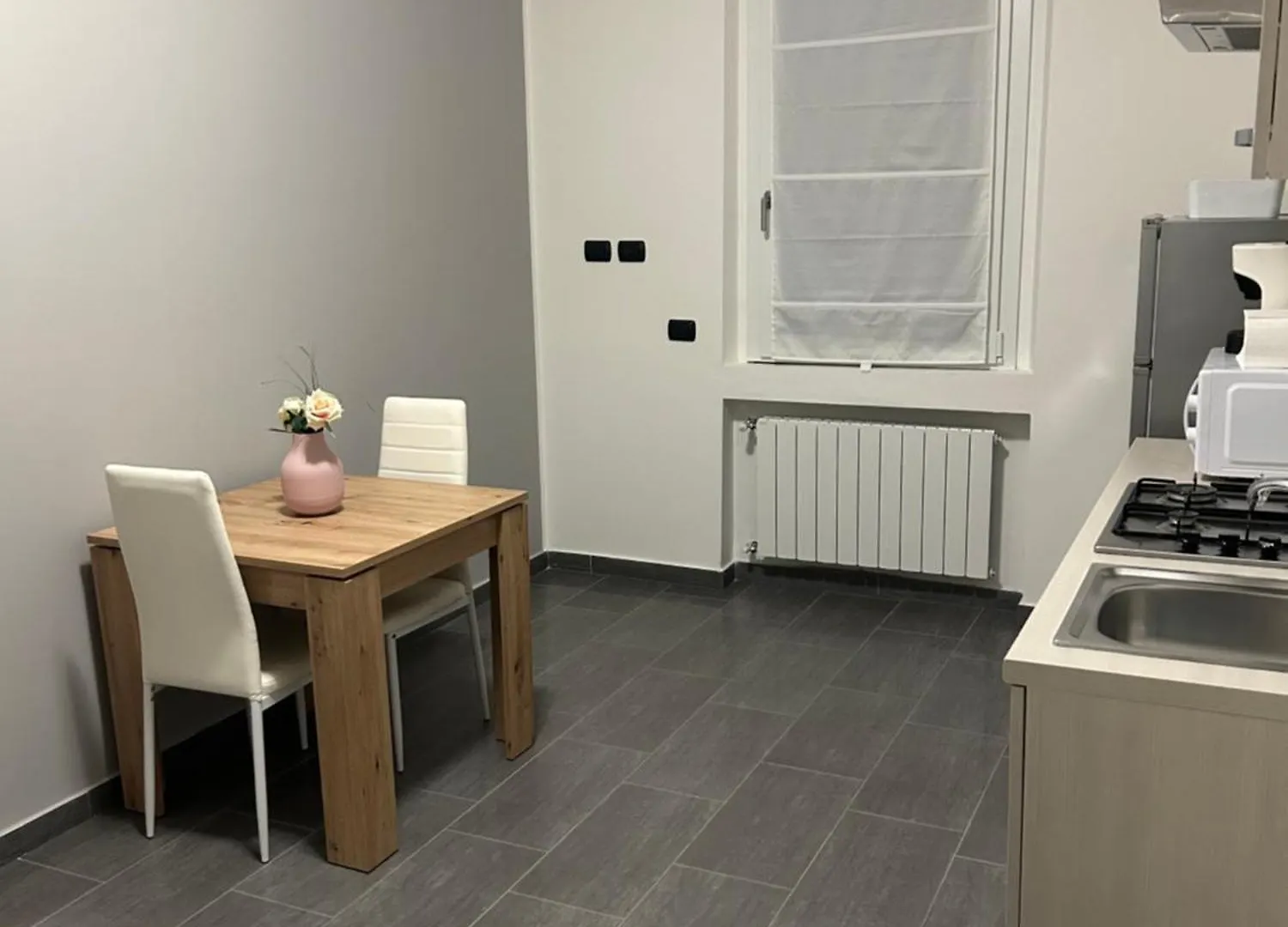 Caprotti 6 Apartment Magenta